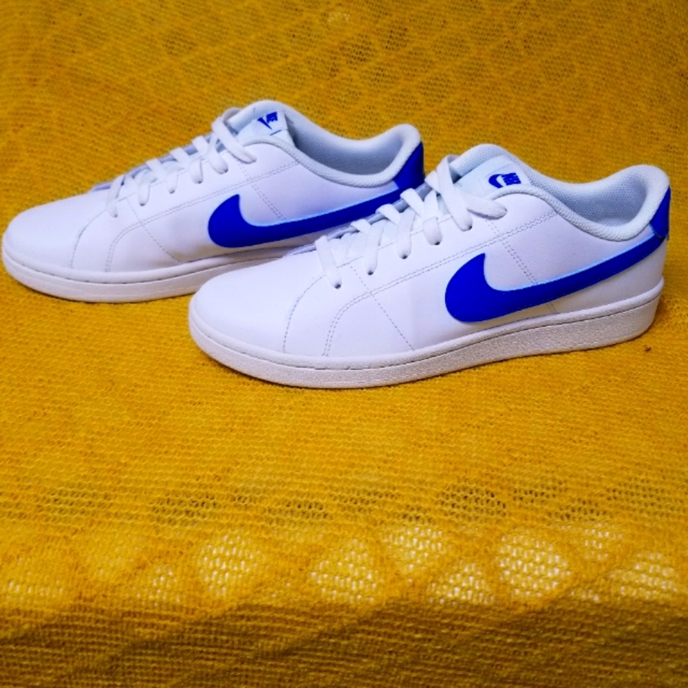 Nike Court Royale 2